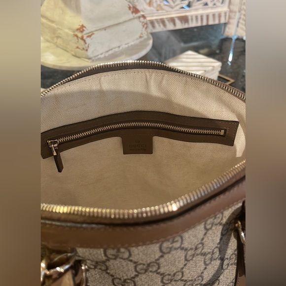 Luxury GUCCI BIEGE LEATHER TRIM WITH GG CANVAS THROUGHOUT IN EXCELLENT CONDITION - Picture 4 of 13